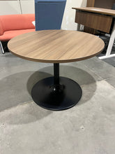Charger l'image dans la galerie, 42" Round Table - Advanced Business Interiors Store
